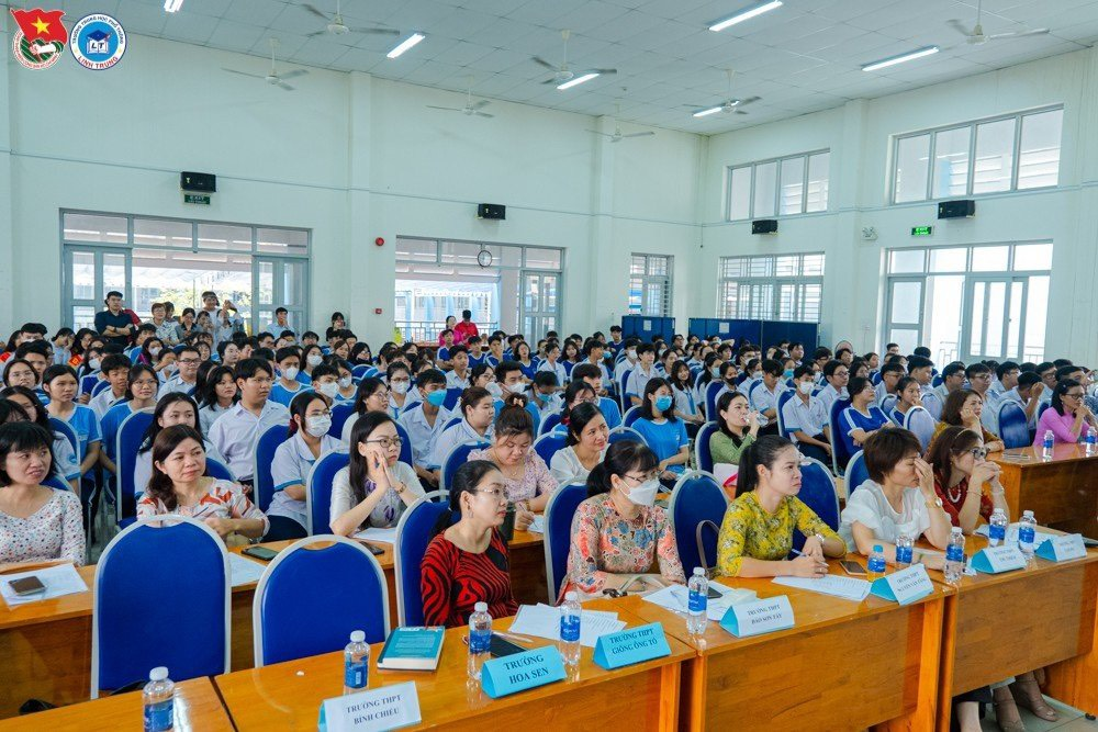 Dự án văn học Hội ngộ ở tương lai (6).jpg